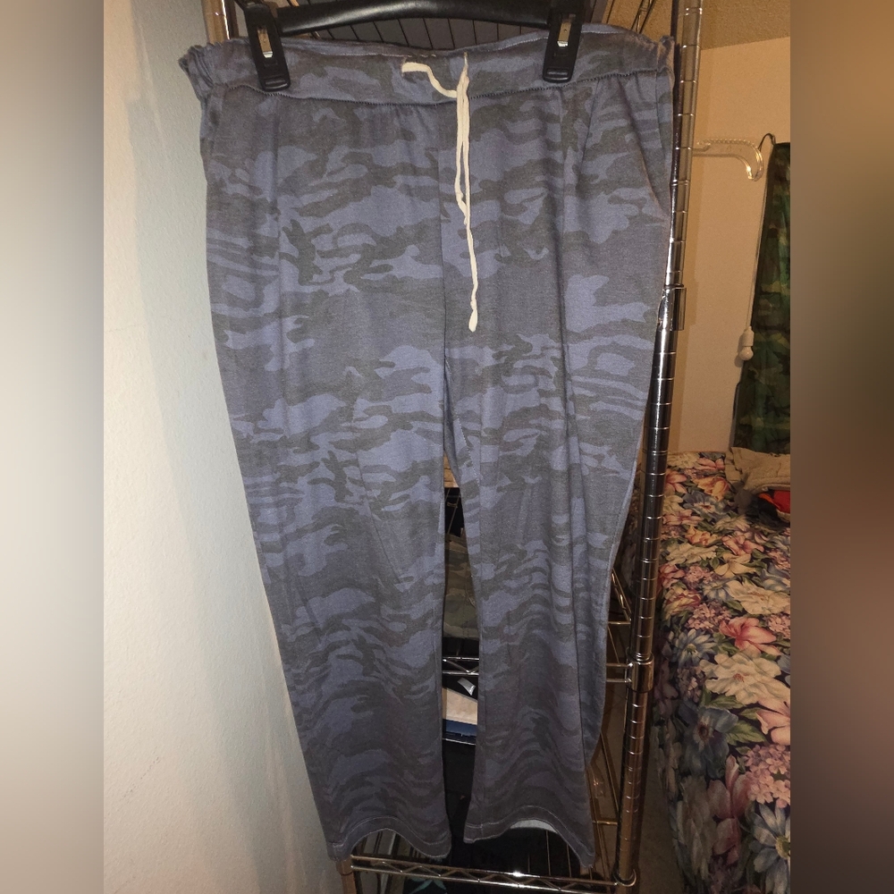 Gray Camouflage Amaryllis Women's Pants